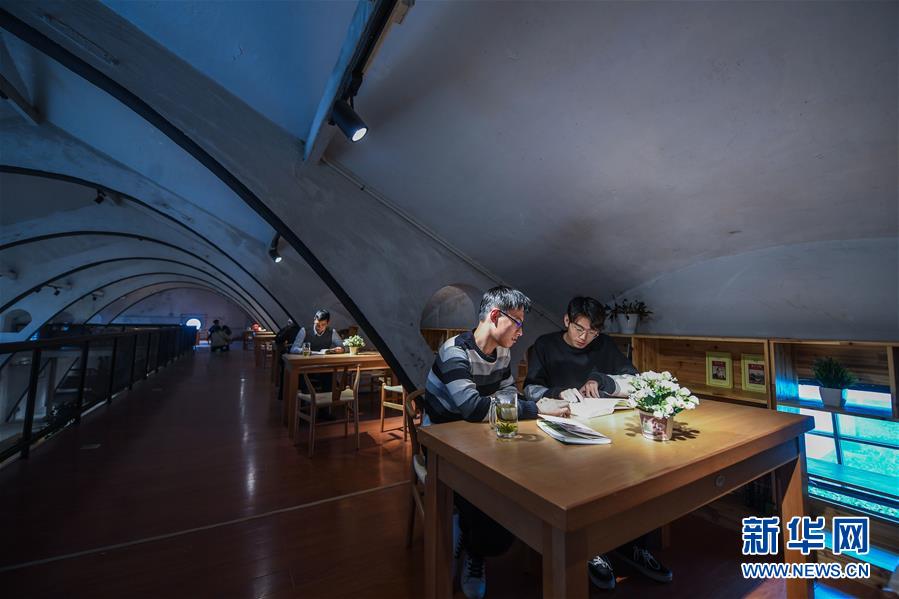 黄色网站免播放器在线视频在线碰视频