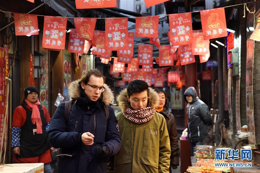 办公室撕开奶罩 吮奶明星