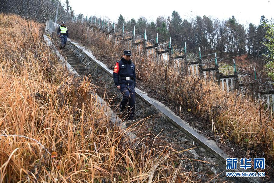 好湿 好紧 太爽了公交车动图