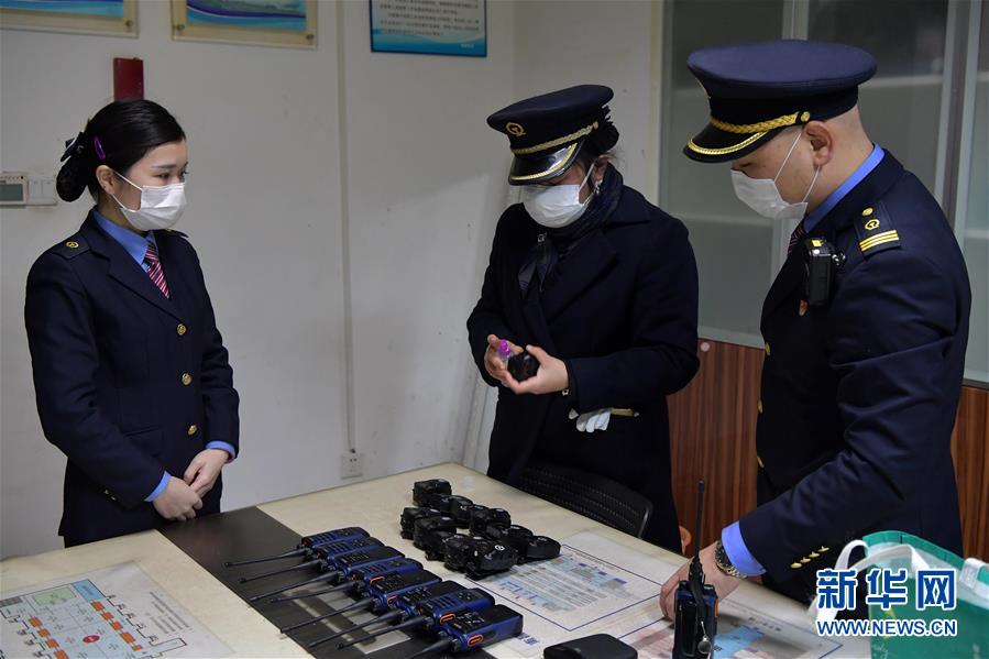 老师露出 强行让男生揉动漫