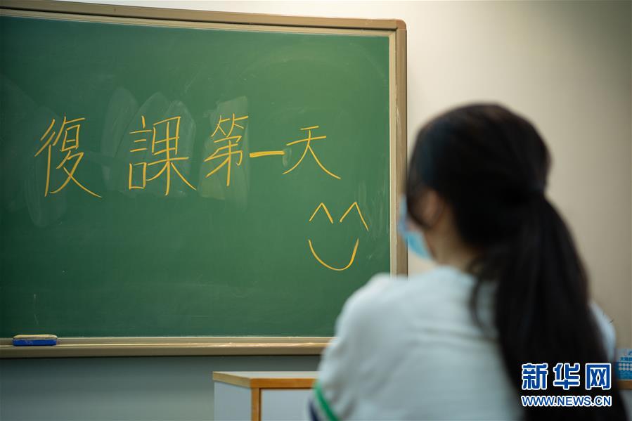 白嫩白嫩BBBBBBBBB-
