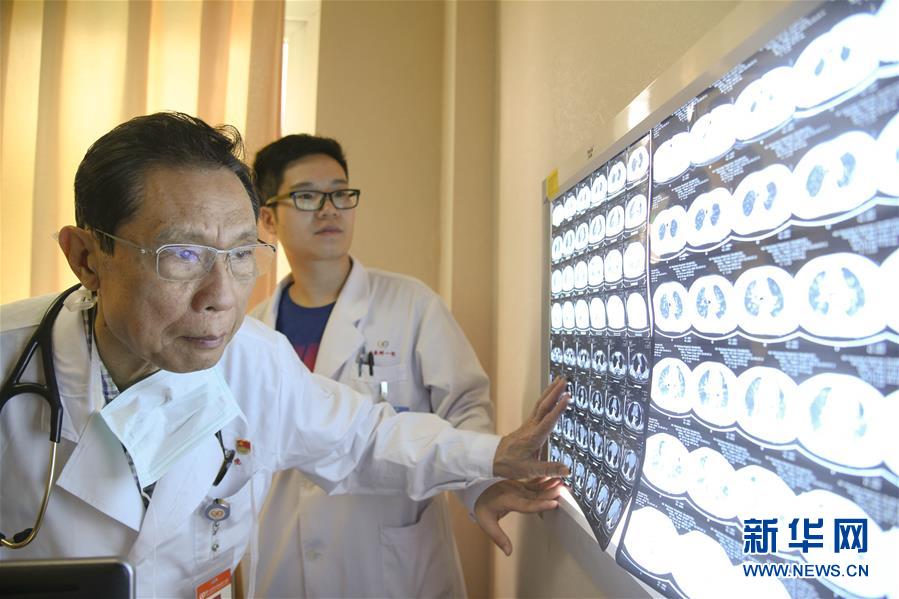 搜三级黄色录像现场直播免费看