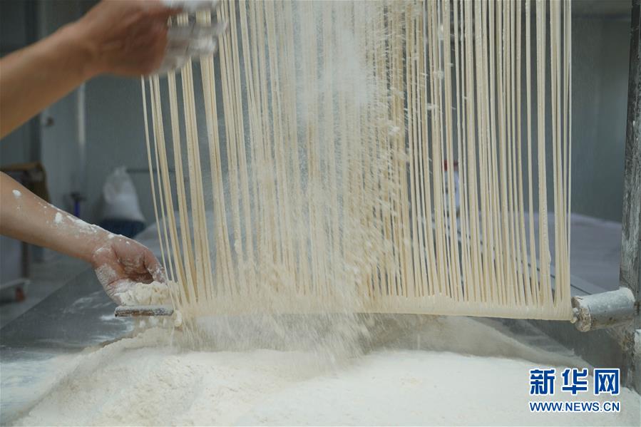 啊 用力 嗯 轻一点亲嘴