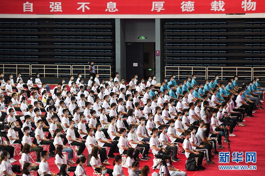 公车上忘穿内裤被挺进