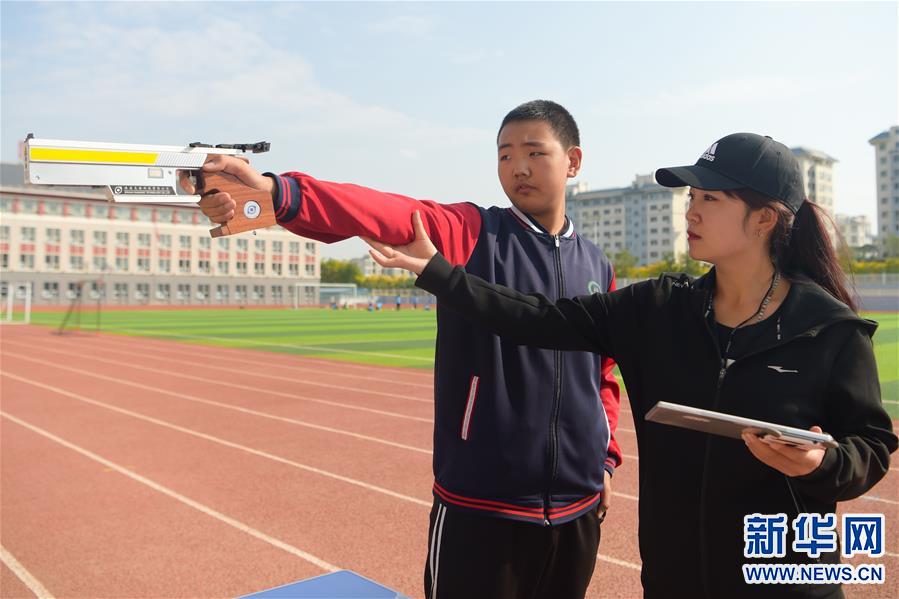 学长惩罚我下面放震蛋上课