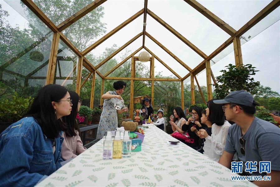肥女全裸日逼視頻
