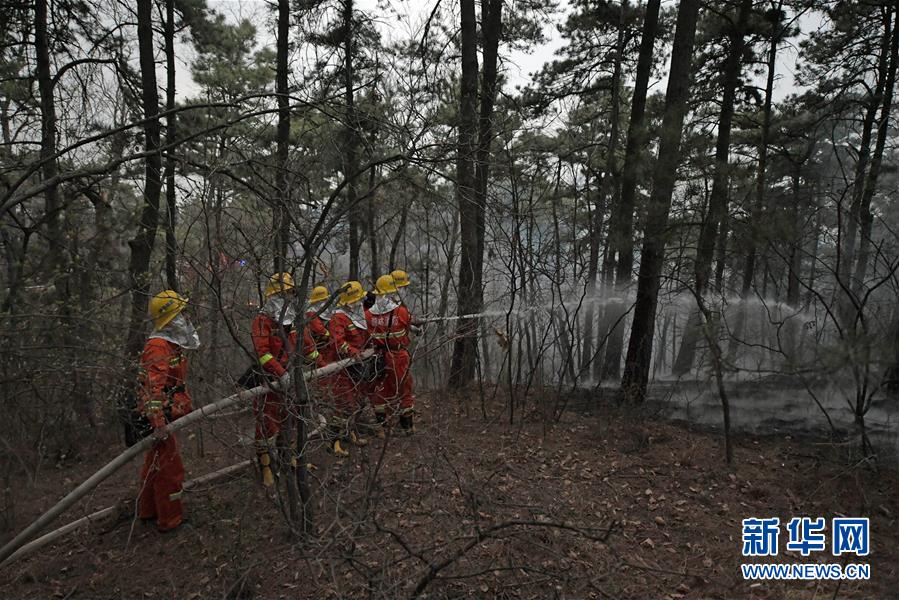 痴汉电车摸爆乳电女教师
