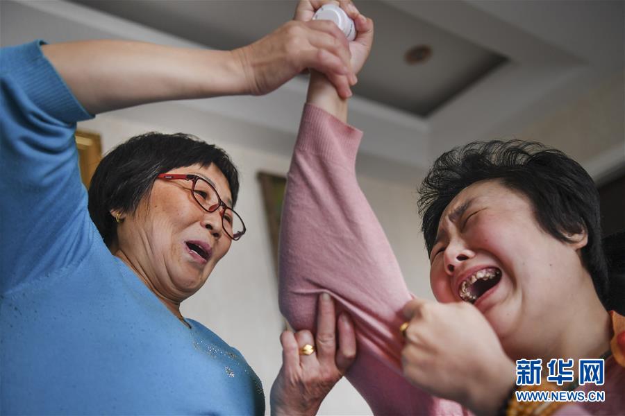 国外妇女日逼