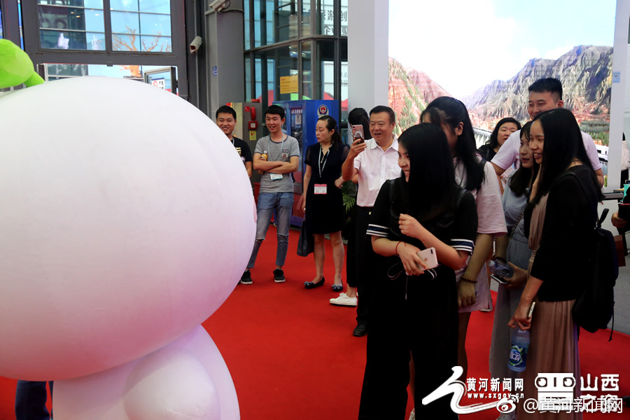 美女露奶头网站