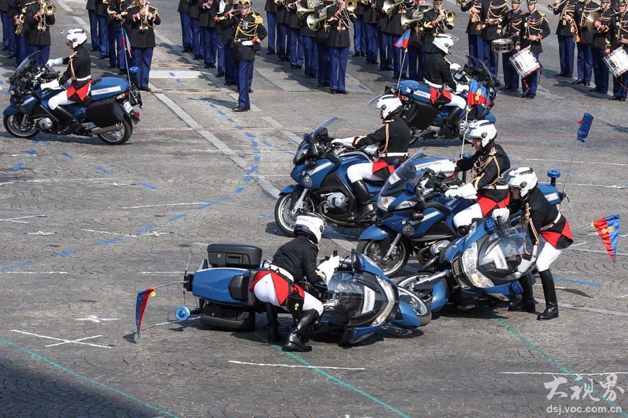 大學主持詞開場白 