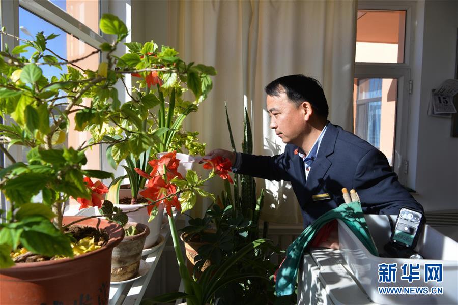 扒开 让老师的 进去视频