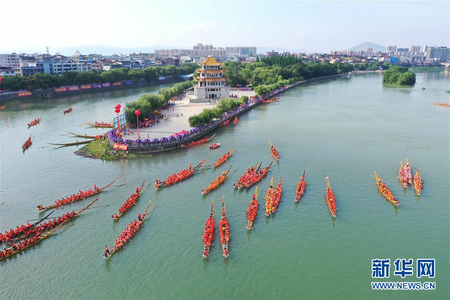 湖南道县“百龙”竞逐迎端午