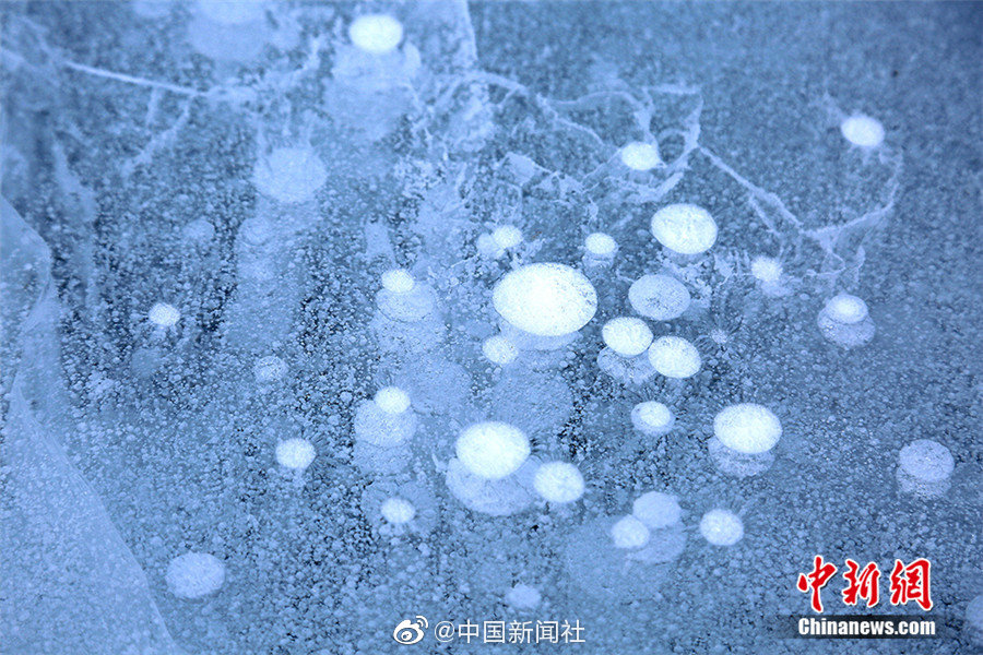 美女哭着扒开 往里面注水