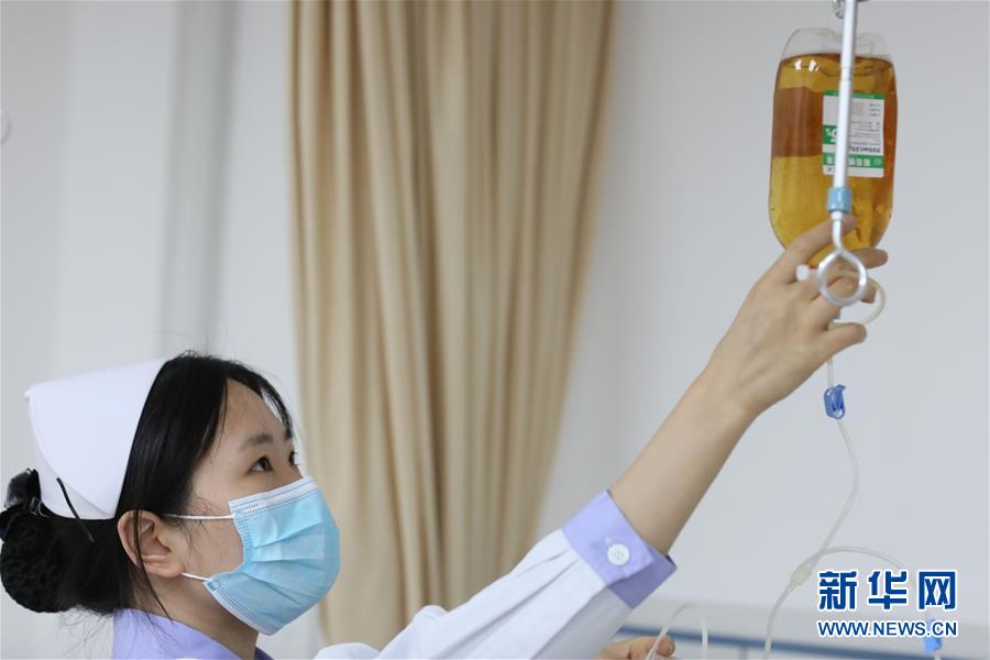 白丝JK裸体被 出水