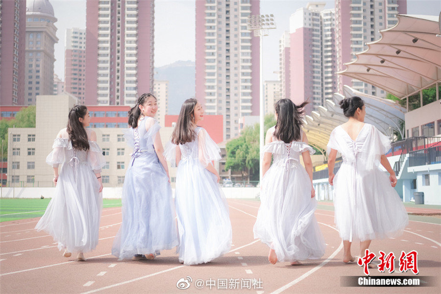 两女互摸自慰爽到呻吟