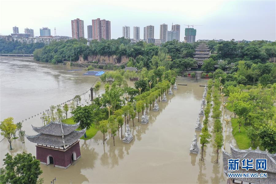 嘴舔阴蒂喷水视频