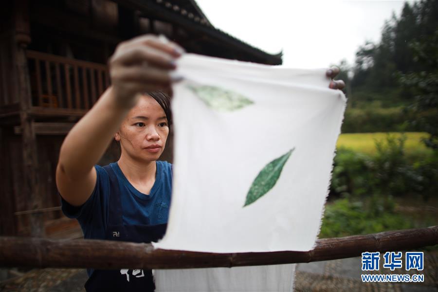 办公室撕开奶罩 吮奶