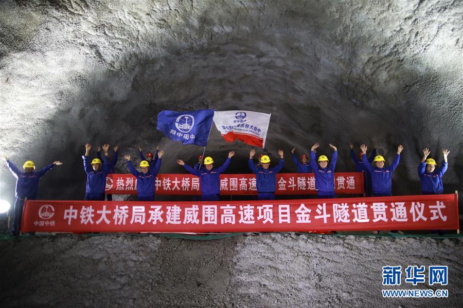 扒开 让老师的 进去视频