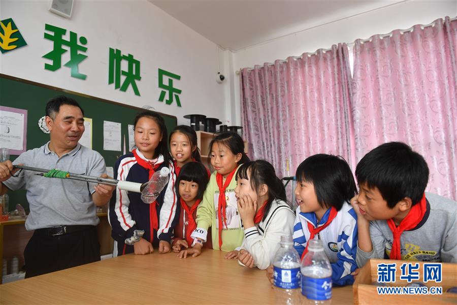 董卿扒开屁股让男人桶