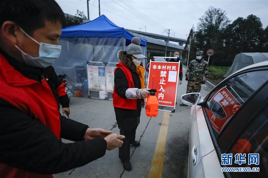 保罗本季有6场比赛助攻上双且没有失误 其他球员没有人高于2次