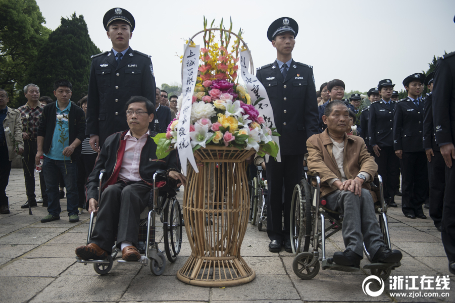 女警被黑人强伦轩