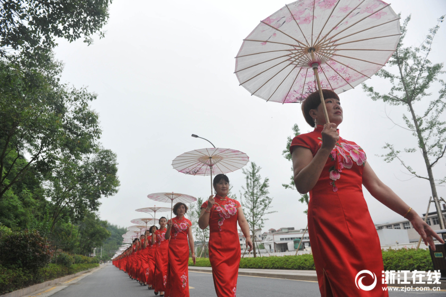 把女老师日出水来