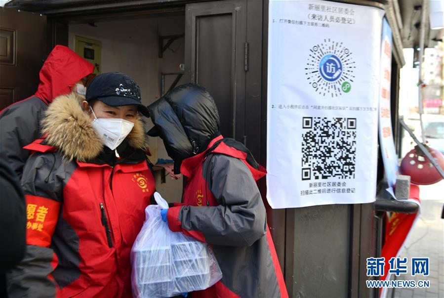 大幂幂被弄得奶头都凸出来了