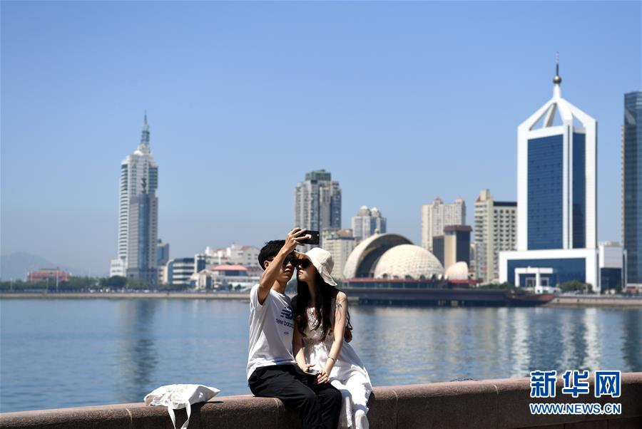 大尺度吻胸吻奶头揉捏奶电影