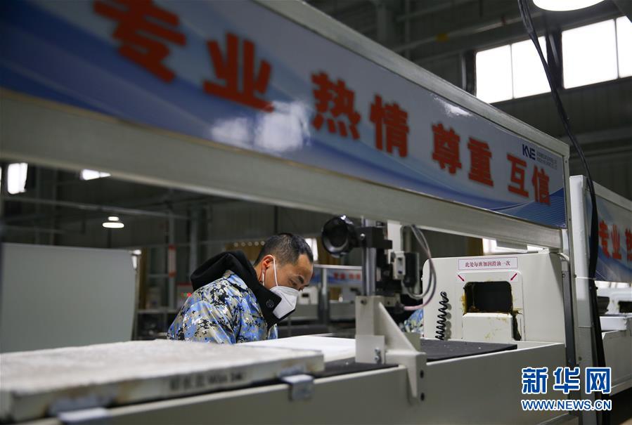 伸进内裤揉到高潮呻吟动漫图片