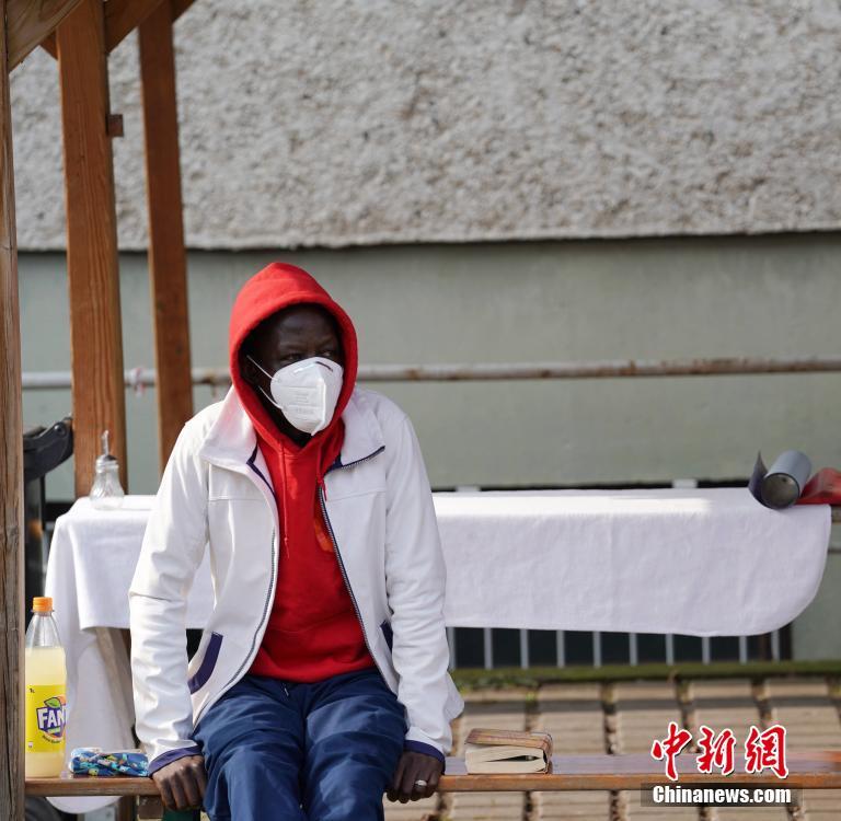 操人人