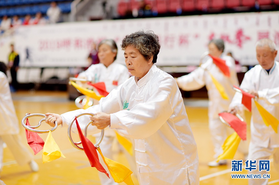 福利再升级！小巫师引领《血族》夏日时装秀[多图]