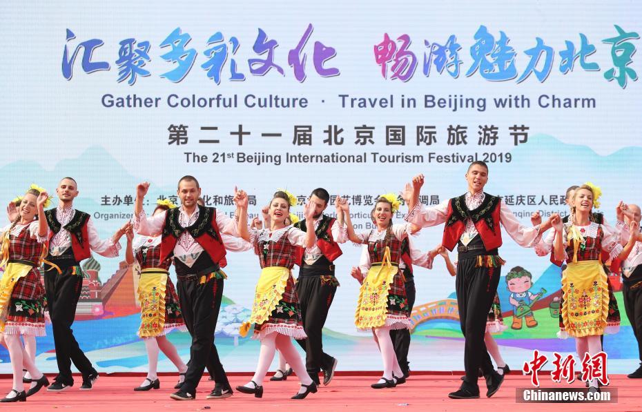 女人把秘 扒开给男人爽的美片