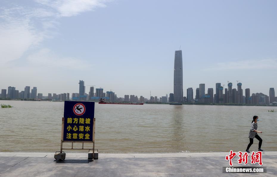 河南球迷留言“邀功”，王大雷回復：你們是上海灘老大！