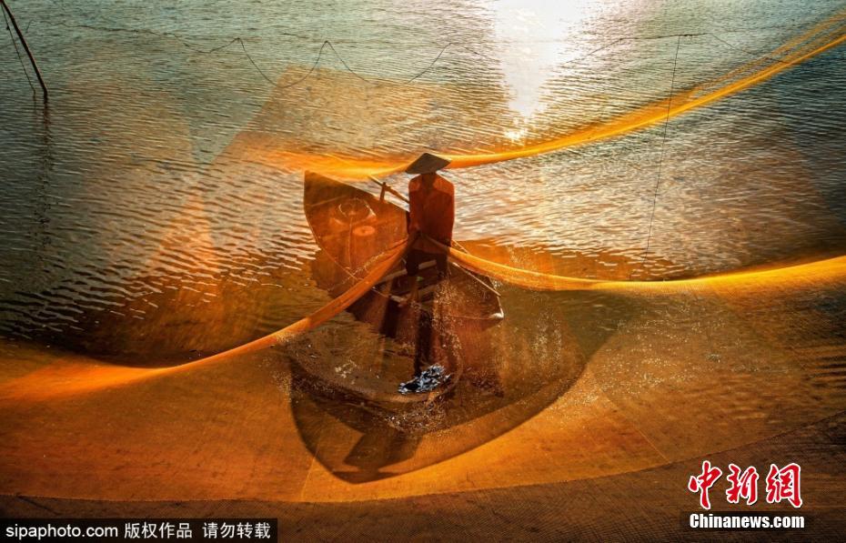 香港三级性爱Av在线