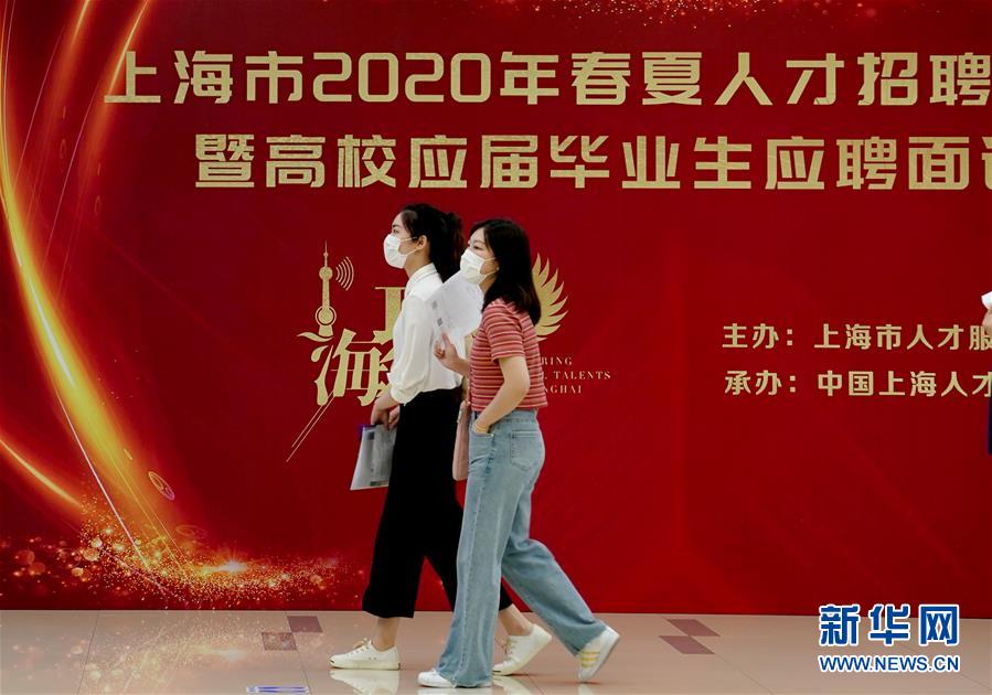 美女扒开秘 让男人桶爽