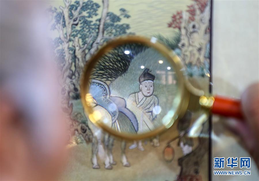 小乔被 到爽被爆衣漫画