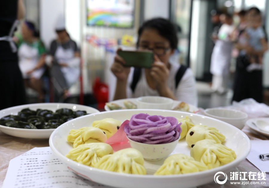 白丝校花被 娇喘出奶