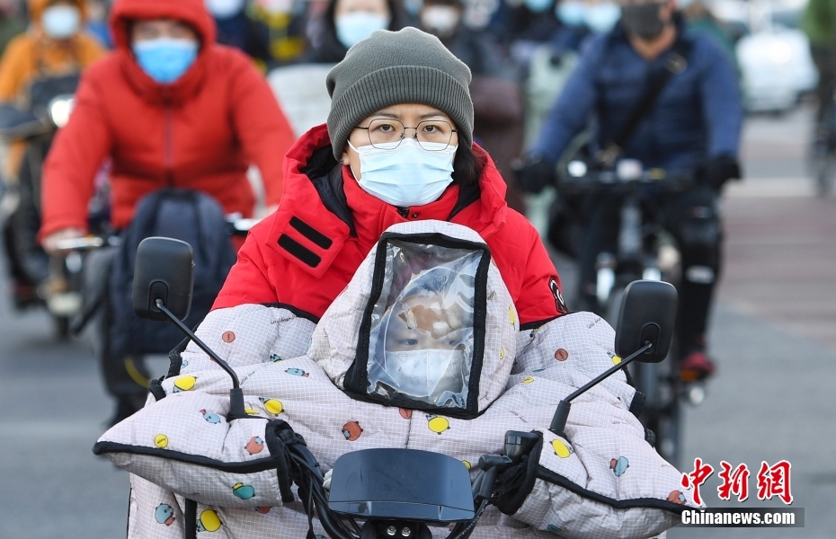 八重神子扒开胸罩 给男生看