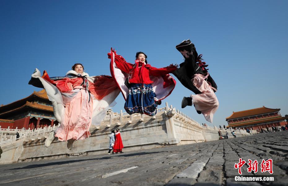 国漫风手游《罗小黑战记妖灵簿》今夏上线[多图]