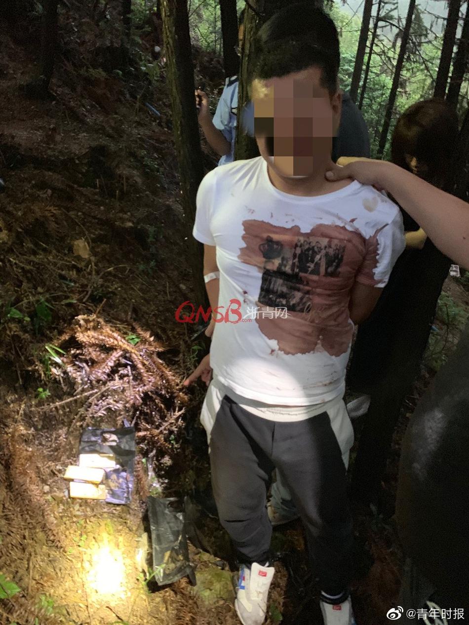 女人下面用牛鞭自慰太舒服了