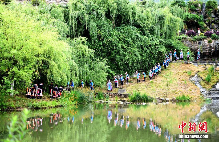 男人把Ji大巴放进女人免费视频