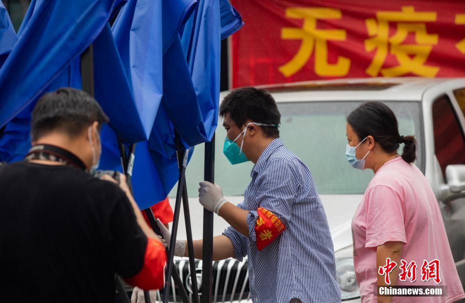 女人脱精光扒开大腿