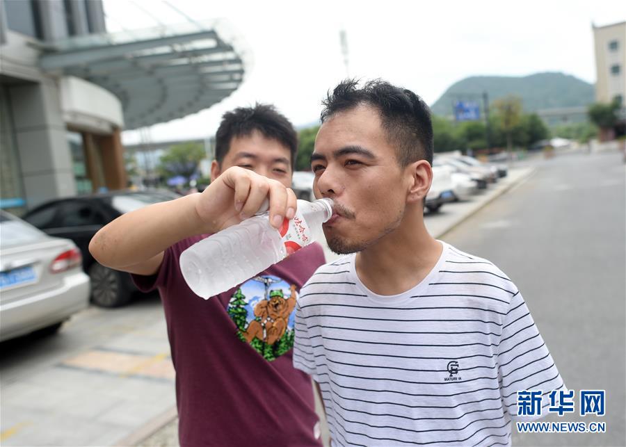 老头玩弄少妇小说