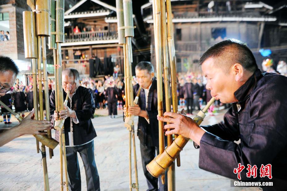 中围黄色三级片