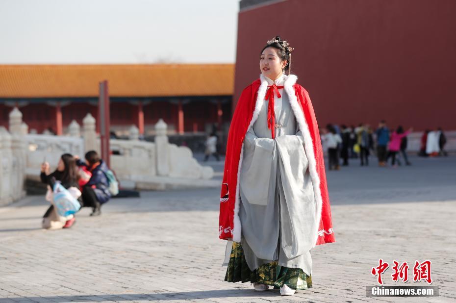 成人国产精品秘 久久久按摩下载