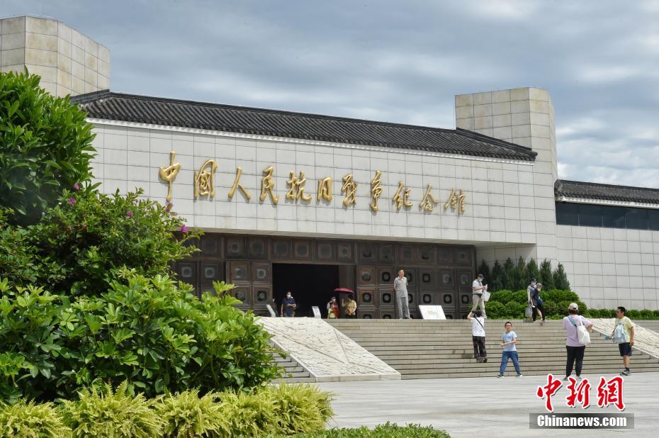 女公安局长被戴乳环的后果