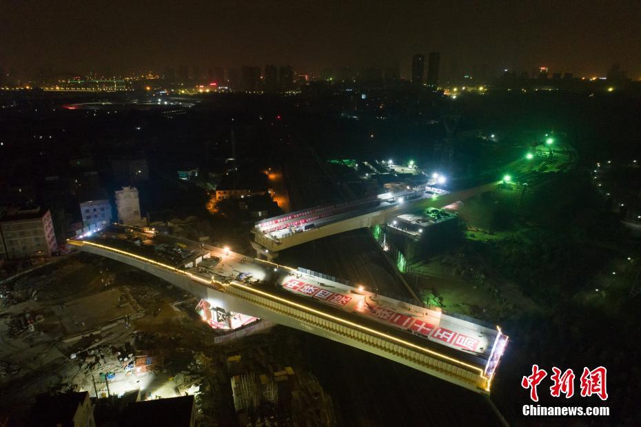 大尺度吃奶做爰