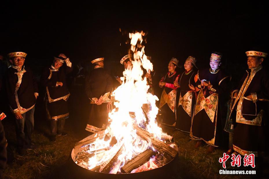 嗯～啊别揉我奶头秘 黄漫