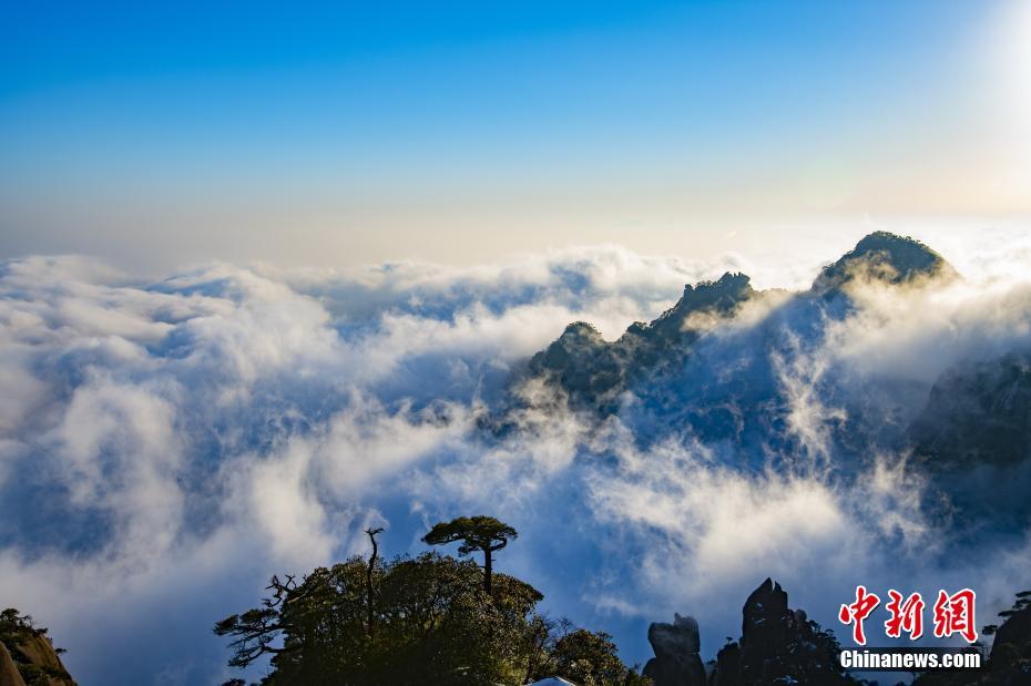 大幂幂被弄得奶头都凸出来了