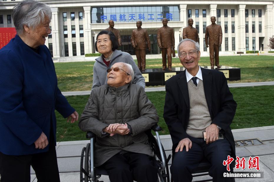 观看免费国产黄色三级片|